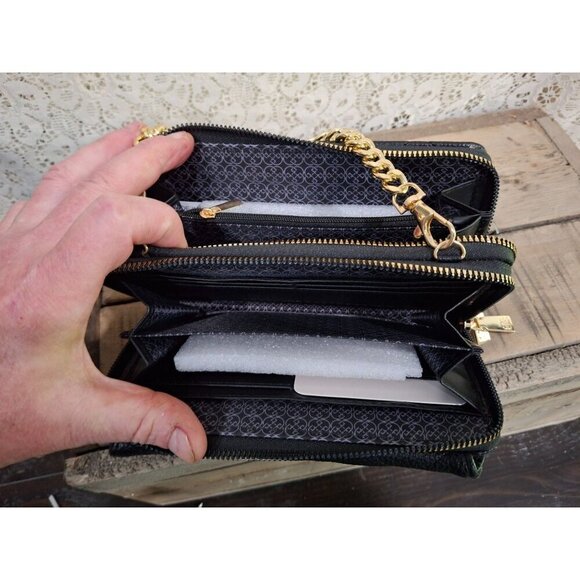 NWOT Daisy Fuentes Small Black Quilted Purse Wallet With Gold Chain - Picture 9 of 10